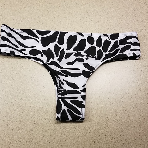 Black fringe string bikini with cheeky bottoms. - Picture 4 of 5